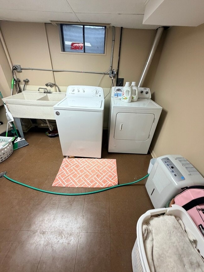 Building Photo - 137 Richard Ave