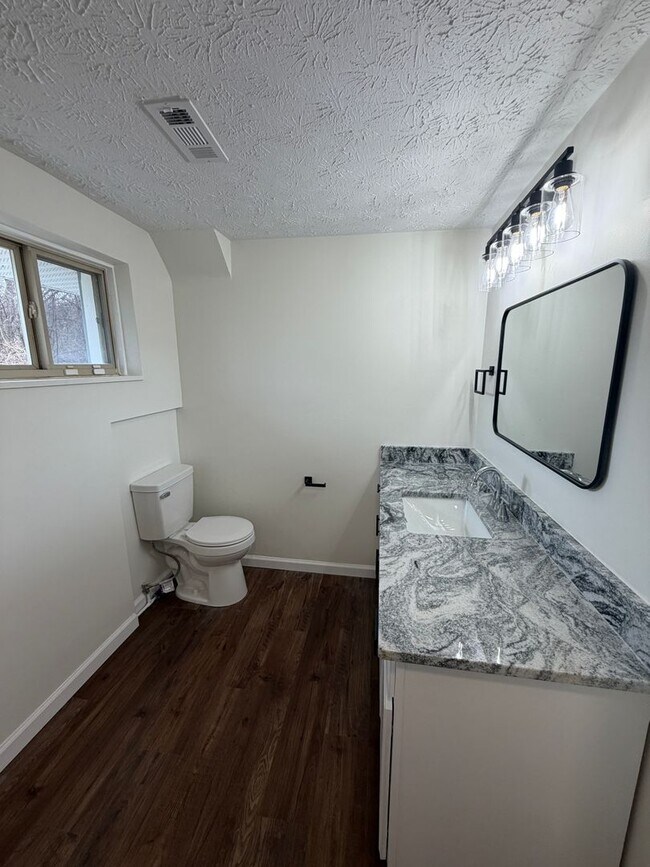 Building Photo - Charming 3/2 in Columbus