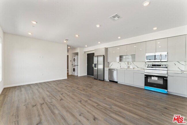 Building Photo - 3105 Bellevue Ave
