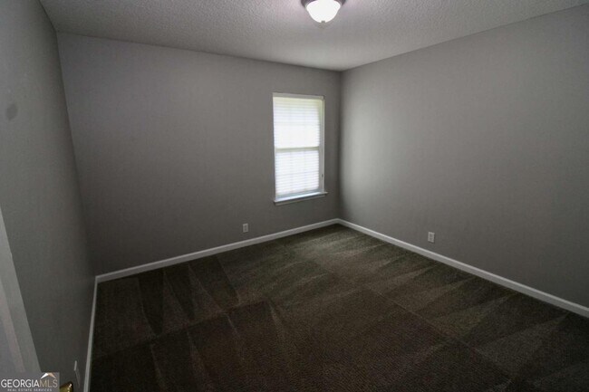 Building Photo - 150 Lake Manor Dr