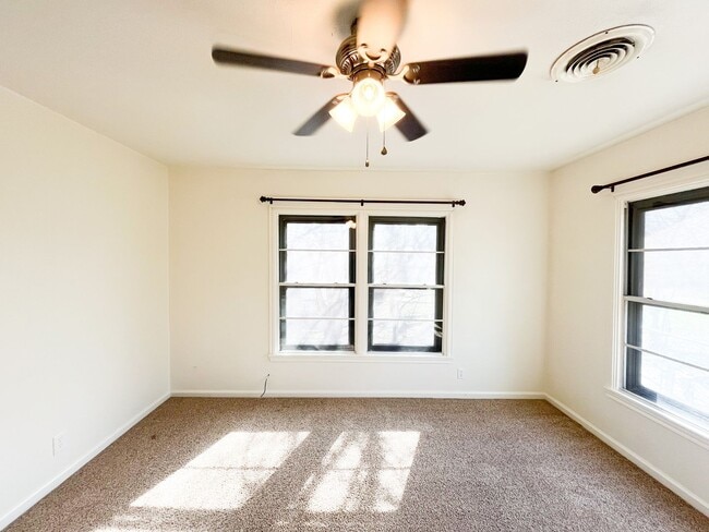 Building Photo - Available NOW!!!! Beautiful 3 bedroom, 2 bath home with covered patio and fenced yard.