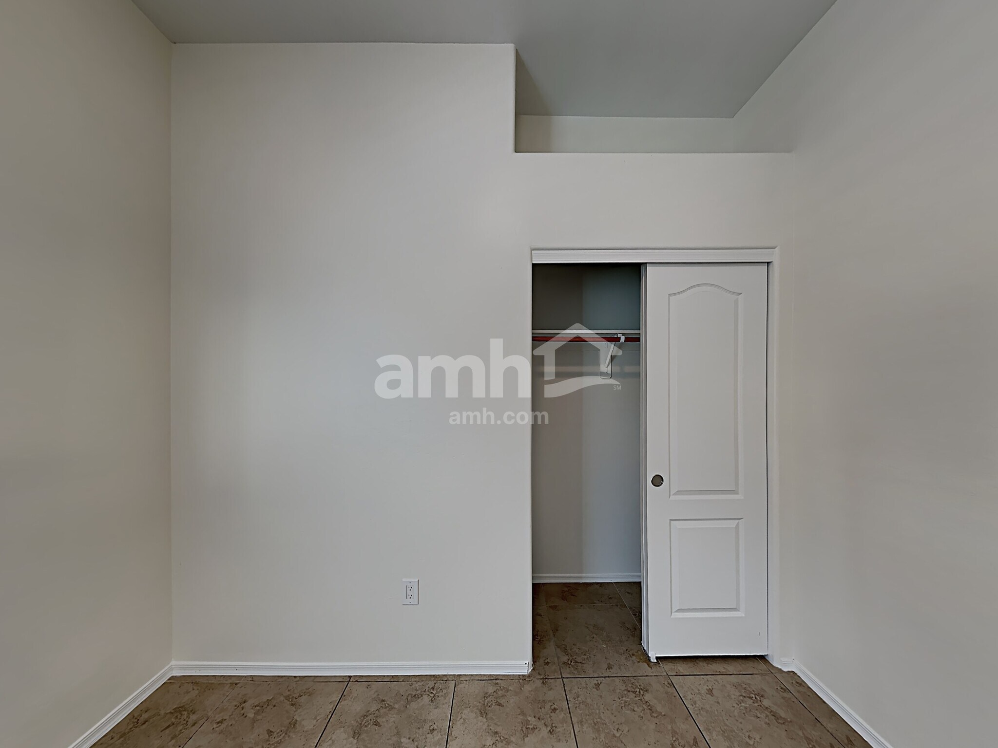 Building Photo - 350 E Calle Nacrita