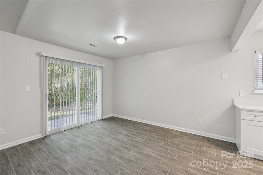 Building Photo - 7030 Huntsmaster Dr