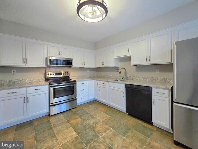 Building Photo - 117 Shooters Ct