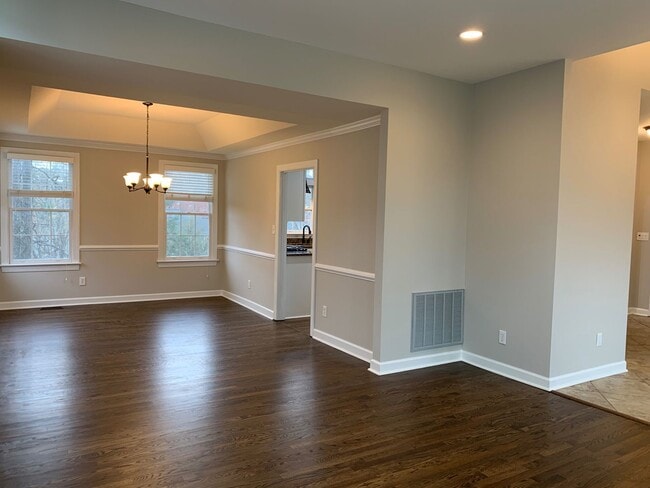 Building Photo - 5 Bed | 3.5 Bath House with Finished Basem...