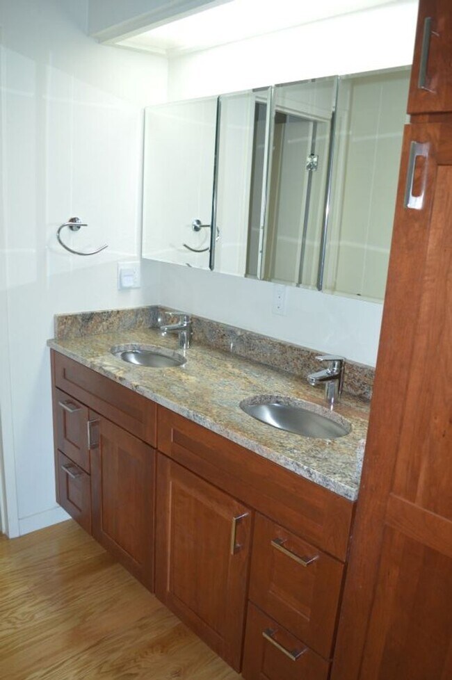 Building Photo - Furnished 1 Bedroom Sausalito Condo with W...