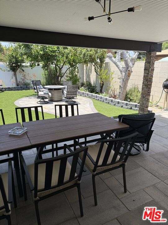Building Photo - 7627 Encino Ave