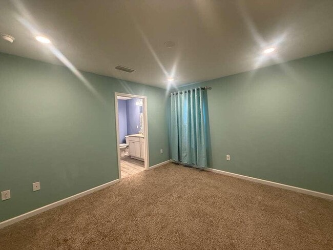 Building Photo - 128 Bluebeech St