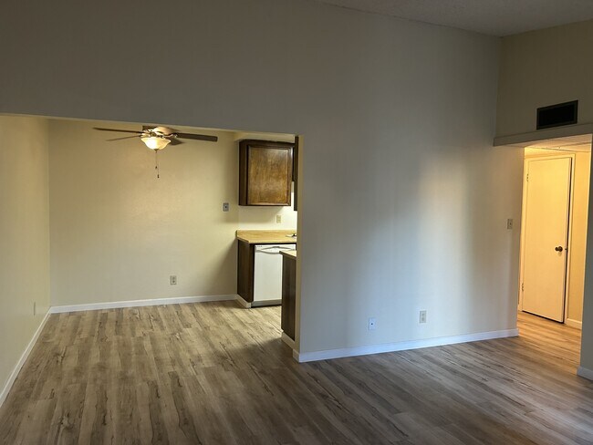 Building Photo - 1313 Floyd Ave