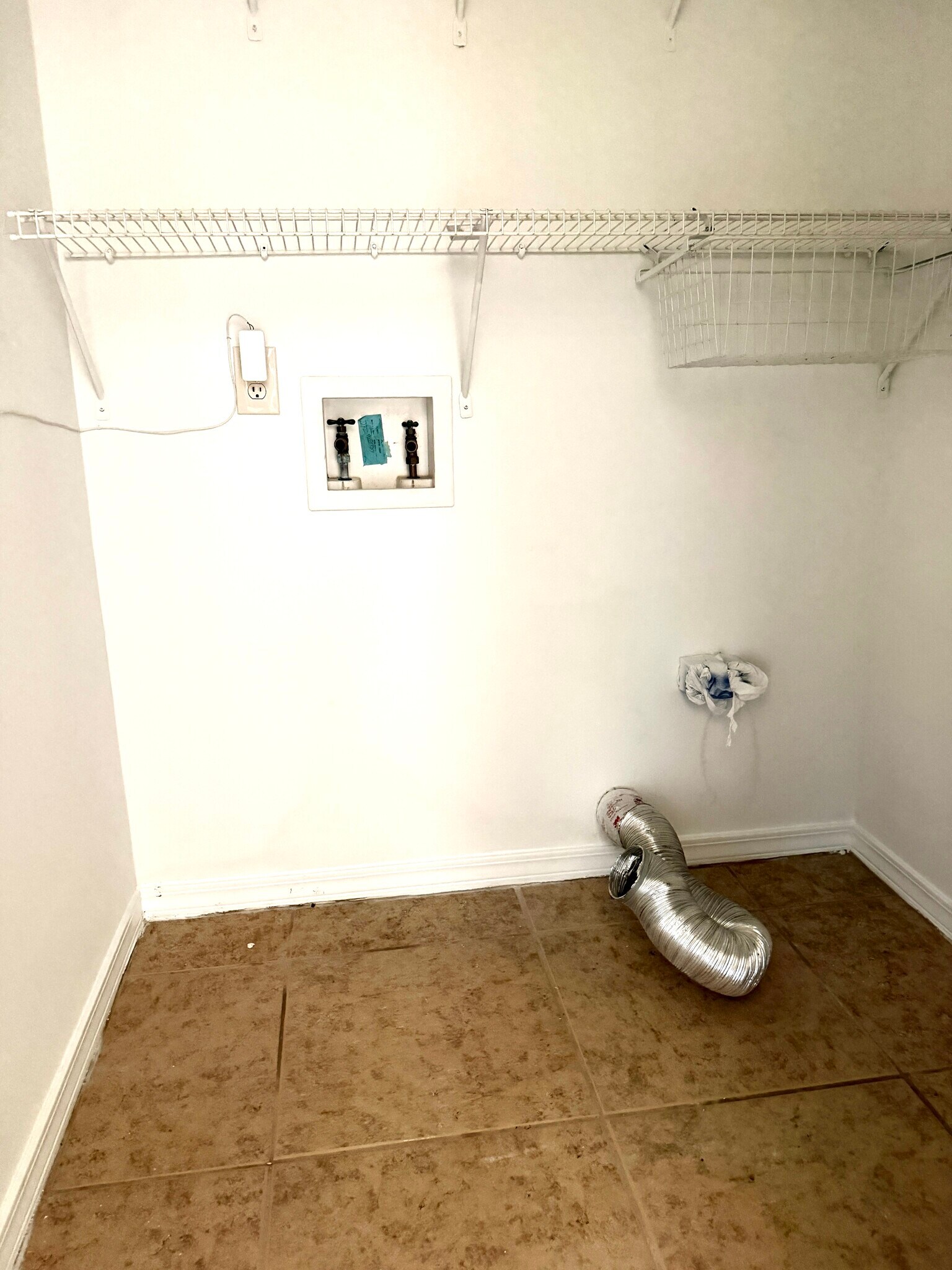 Utility space with washer and dryer hook ups - 6281 Hunters Ridge Dr