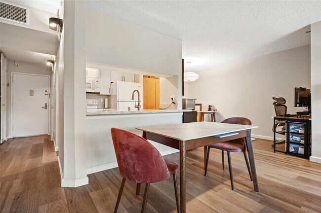 Building Photo - 25 Rockledge Ave