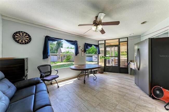 Building Photo - 1520 Sunnyhills Dr