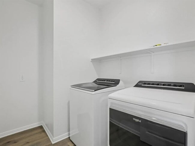 Building Photo - 486 El Capitan Lp