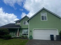 Building Photo - In town Poulsbo neighborhood large 4 bedroom now available