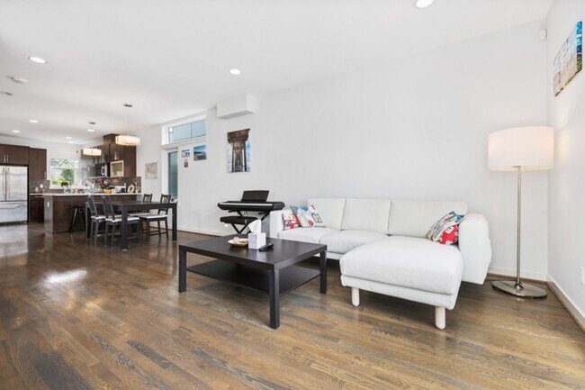 Building Photo - 3Bd/3Ba Seattle Townhome