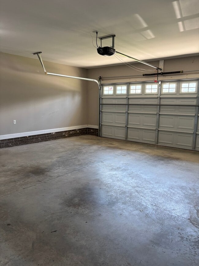 Building Photo - 531 Waterlily Dr