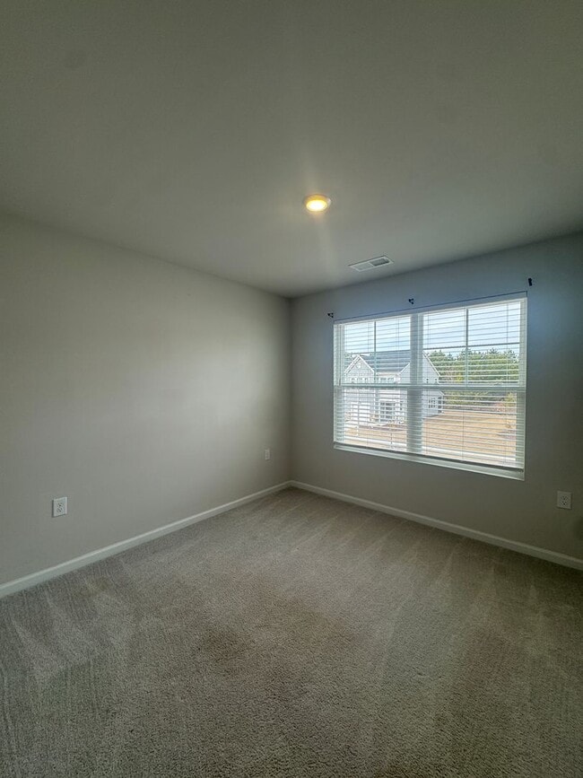 Building Photo - Beautiful & Spacious Home for Rent