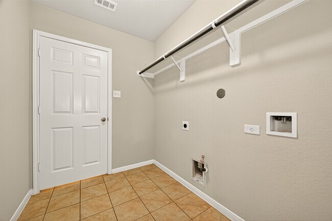 Building Photo - 7219 Victorville Dr