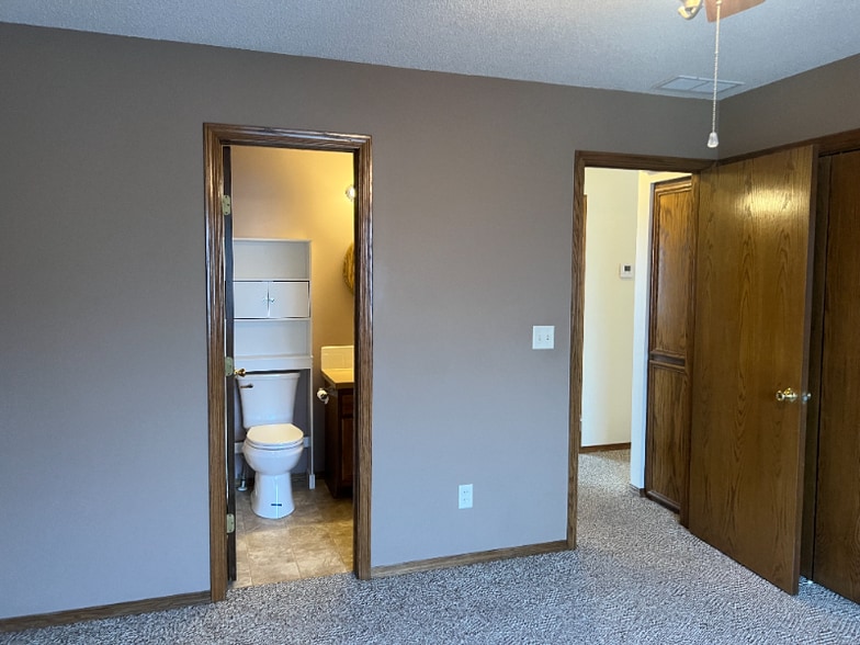 Building Photo - 1909 Summerwood St