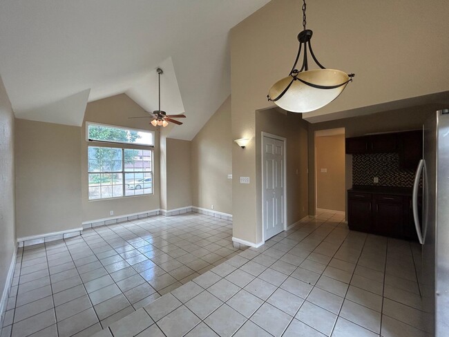 Building Photo - 8623 Oakridge Loop