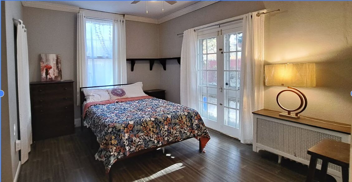 Building Photo - 1718 Capouse Ave