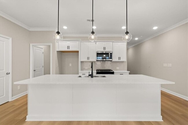 Building Photo - 4561 Moray Dr