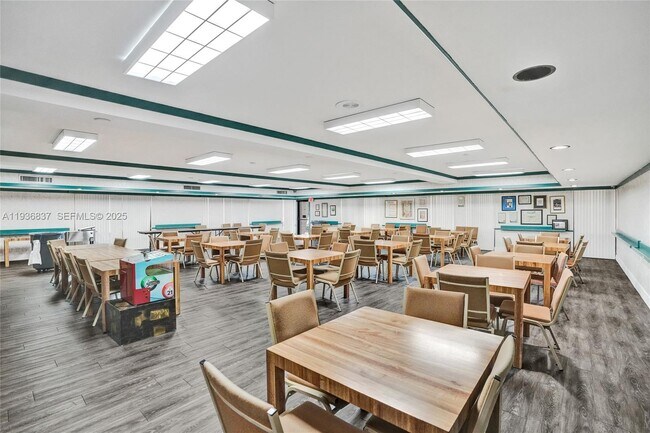 Building Photo - 1200 St Charles Pl