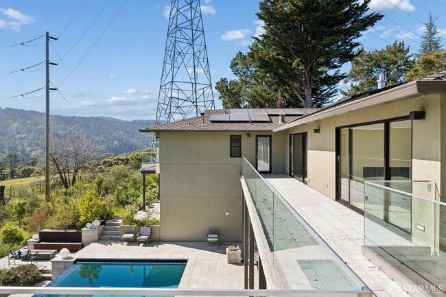 Building Photo - 1435 Lakeview Dr