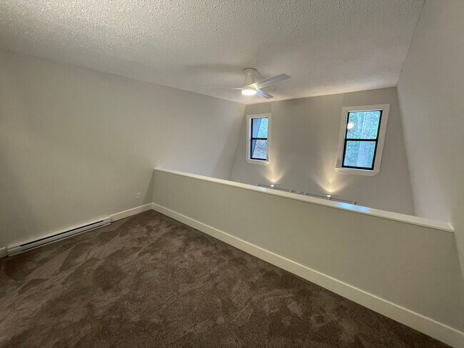 Building Photo - Fairview Rental!