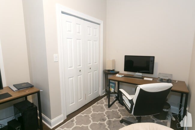 Building Photo - 2506 W Argyle St