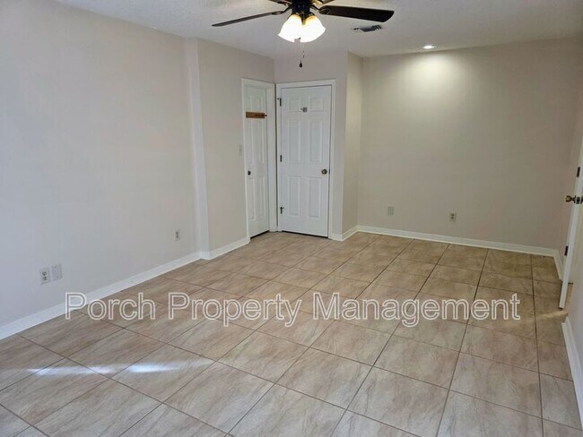 Building Photo - 303 Shoreline Dr