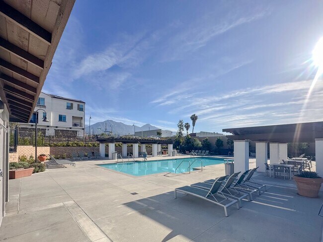 Building Photo - Beautiful Newer Construction,Townhome, 3 Bedroom / 2 Bathroom Home FOR RENT