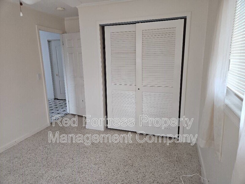 Building Photo - 1661 Manor Ave