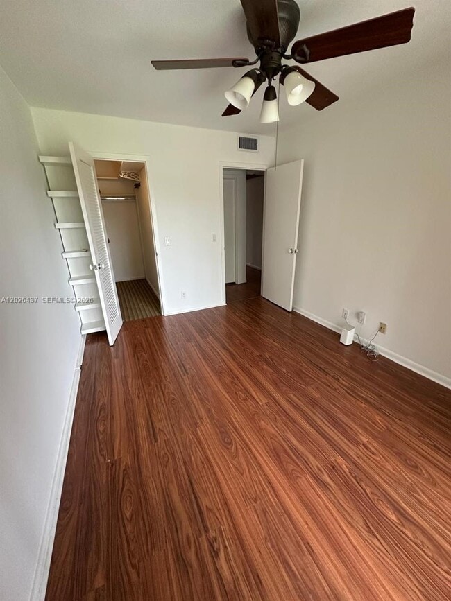 Building Photo - 449 Fanshaw K
