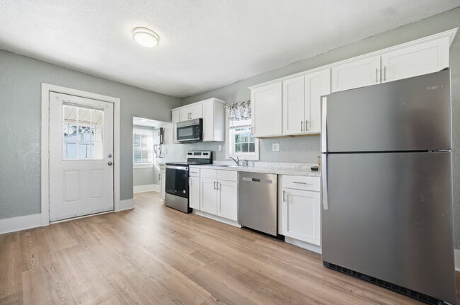 Building Photo - FULLY REMODELED 3 BED, 1.5 BATH HOME FOR RENT IN SUFFOLK!