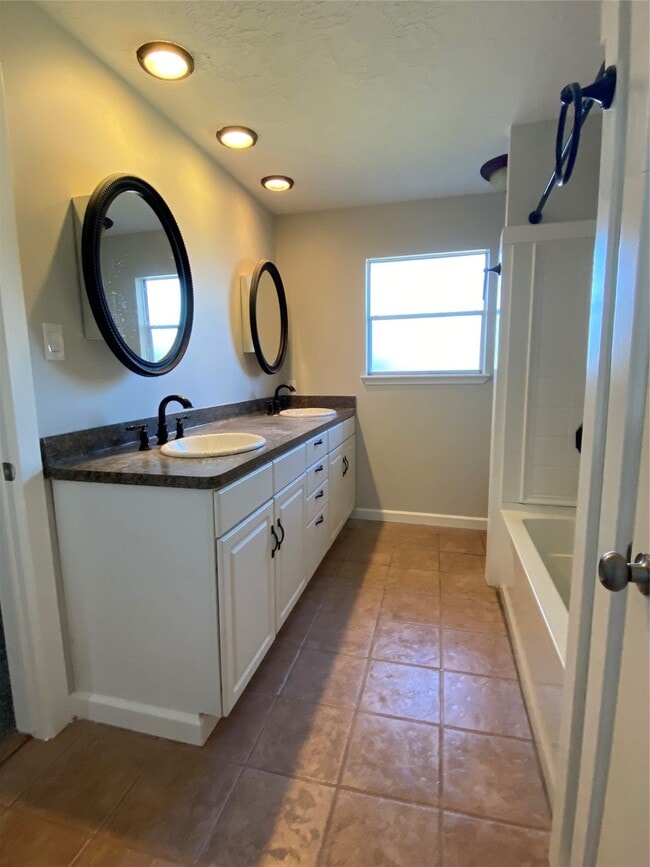 Building Photo - 4806 Temple Bell Dr
