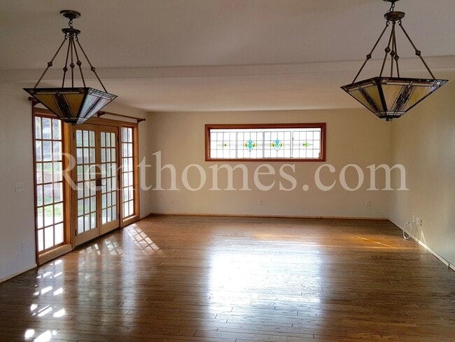 Building Photo - 9929 Via De Oro