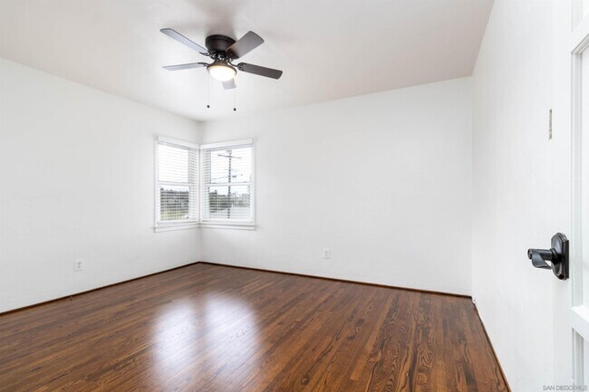 Building Photo - 627 60th St