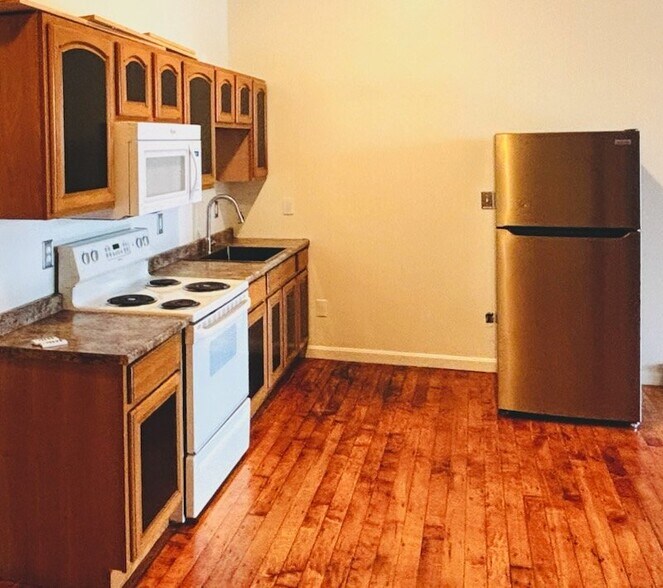 Building Photo - 595 Mineral Spring Ave