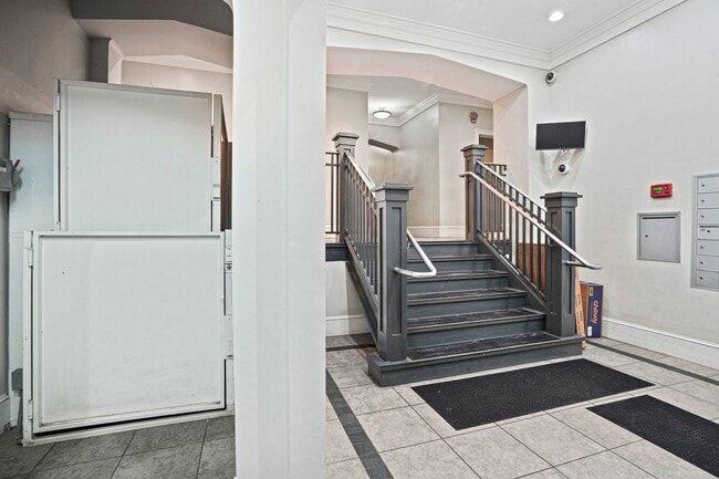 Building Photo - Bright Two-Bedroom in Columbia Heights | Pet frienldy!