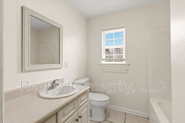 Building Photo - 735 Putnam Dr
