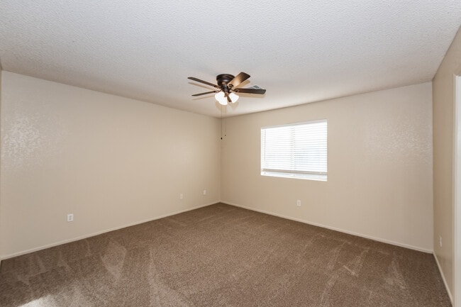 Building Photo - 2866 S 30th Dr