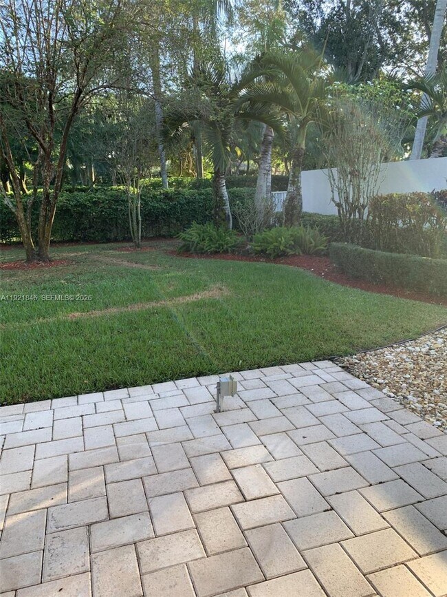 Building Photo - 2518 Bay Pointe Ct
