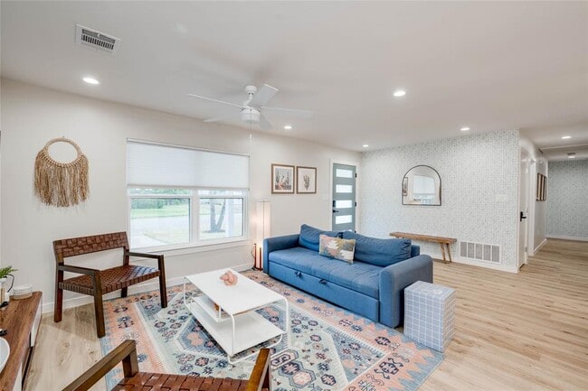 Building Photo - 2516 Friar Tuck Ln