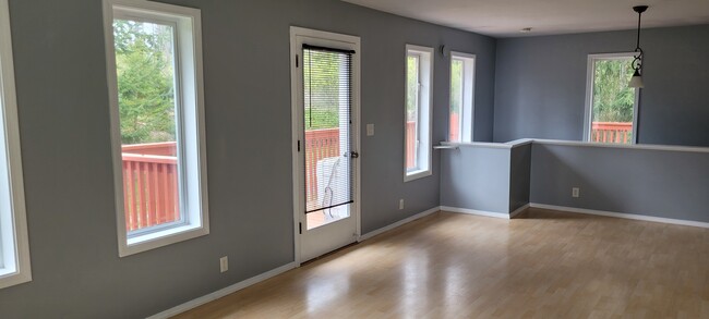 Living Room/Dining - 4265 Hollydale Ln