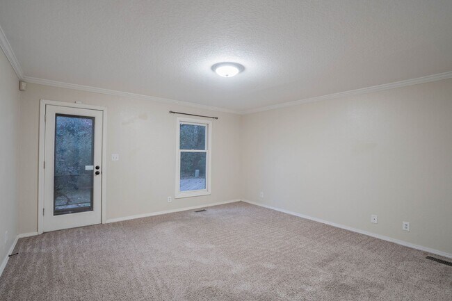 Building Photo - 4 Bed | 3 Bath in Central Tulsa!