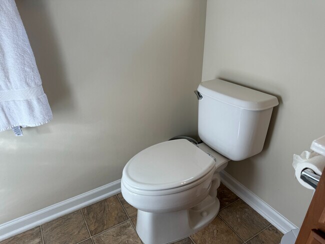 Building Photo - Room in Townhome on Averette Hill Dr