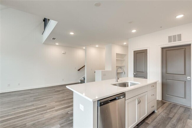 Building Photo - 513 Burton Dr