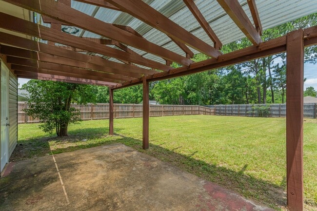 Building Photo - Charming Navarre Home on Nearly Half an Acre