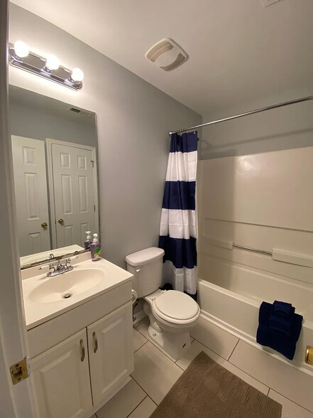 Building Photo - Room in Duplex on Jones Ave NW